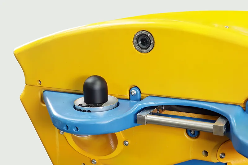 Surround view camera and handle