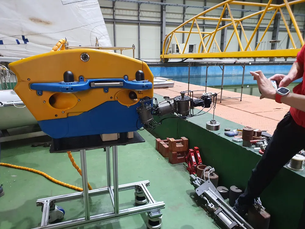 Small and medium shipbuilding research center